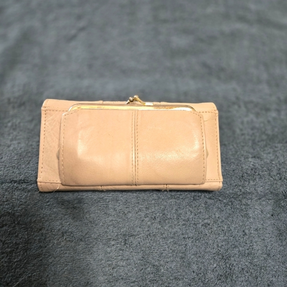 Genuine Leather Wallet Light Tan Color Gently Used with Kisslock Coin Purse - Picture 2 of 7